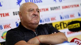 Венци Стефанов за мелето по време на Локо - Славия: Няма да се оправим, ако не играе тоягата