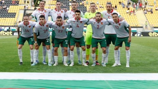 Учител по физическо свири контролата Гърция - България