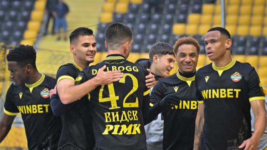 Феновете на Ботев Пловдив ще отличат двама футболисти