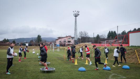 ЦСКА иска да преотстъпи трима от своите футболисти