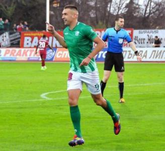 Мартин Камбуров остава в Берое
