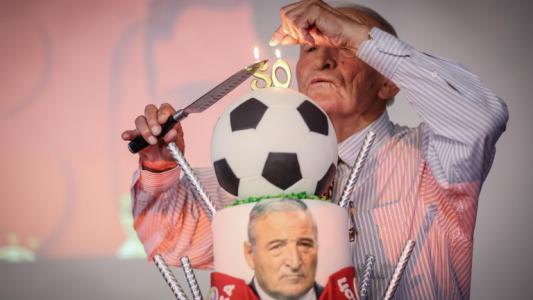 Срам! Само трима от четвъртите в света почетоха Пената