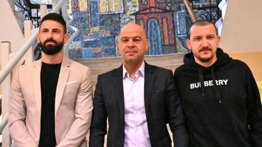 Капитаните на Локомотив и Ботев при кмета на Пловдив преди дербито Капитаните на Локомотив и Ботев при кмета на Пловдив преди дербито