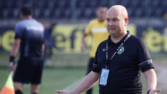 Живондов сменя схемата: Залага на повече българи в днешната среща