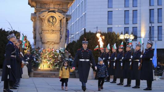 Левскарите ще поднесат цветя пред паметника на Апостола на свободата