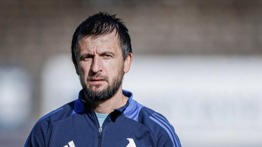 Треньор на Левски отиде на стаж в АЕК