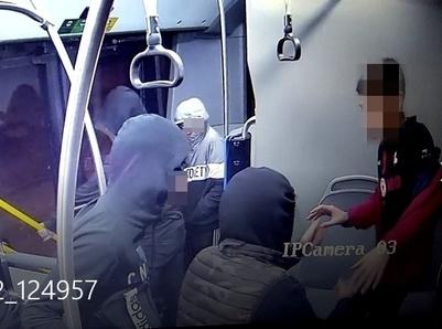ИЗВЪНРЕДНО: МВР показа вандалите, съблекли и нанесли побой на 14-годишното момче с екип на ЦСКА (СНИМКИ)