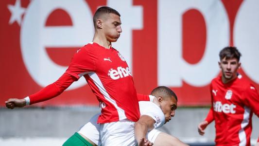 Антверп също прояви интерес към Росен Божинов