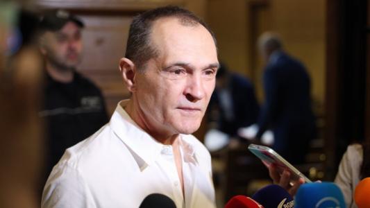 Юристът на Левски влезе в задочен спор с Васил Божков