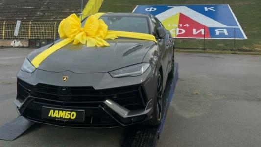 Lamborghini Urus S засия на стадиона по време на Левски“ – Арда