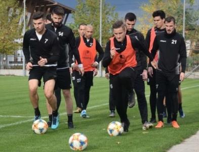 Трима от Локо Пловдив все още са под карантина