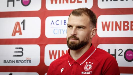 Густаво Бусато дари юбилейна фланелка в подкрепа на Любо Пенев