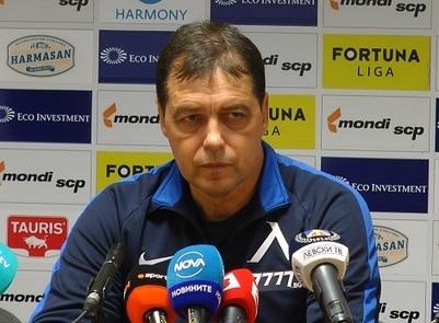 ГЛЕДАЙТЕ НА ЖИВО: Брифинг на Петър Хубчев за старта на подготовката на Левски!
