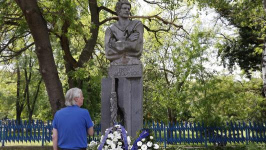 От Левски ще поднесат цветя в памет на Гунди и Котков