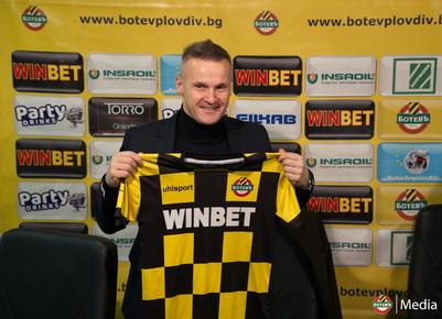 Треньорът на Ботев (Пловдив) призна за интерес към двама шведски футболисти