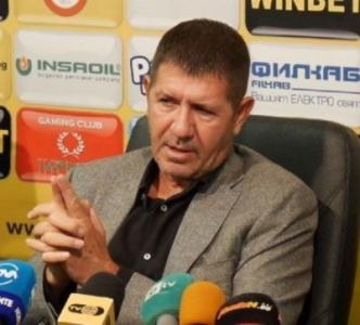 Шефът на Ботев Пд отряза ЦСКА и Левски за бранител