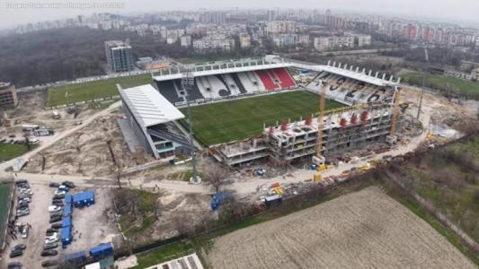 Промени по централната трибуна могат да намалят категорията на “Лаута”