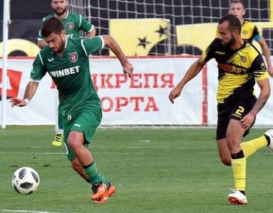 ПАДЕНИЕТО ПРОДЪЛЖАВА: Ботев отнесе три гола във Враца!