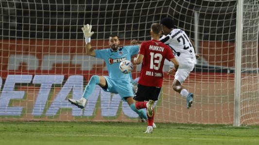 Локомотив (Пловдив) иска да продаде и Евандро в Китай