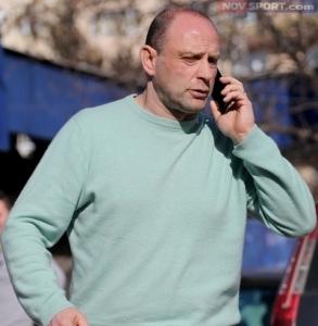 ИЗВЪНРЕДНО: Левски пуска в продажба акциите на Тити Папазов