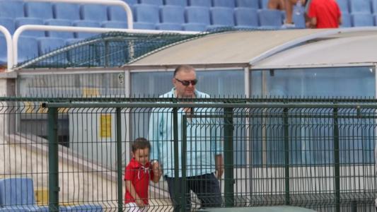 Дучето взе фен карта за себе си и семейството