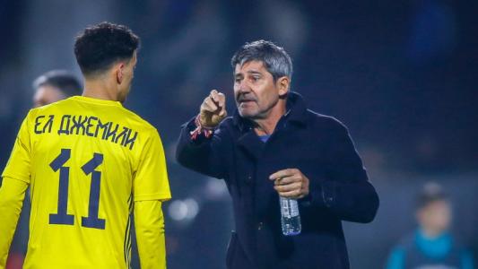 Костов учи Папи как се бият преки свободни удари