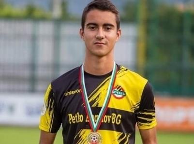 Юноша на Ботев (Пд) подписа професионален договор с клуба
