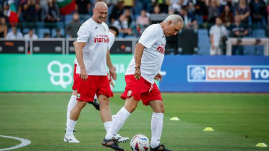 Ицо: Червено и бяло, това са най-хубавите цветове! 