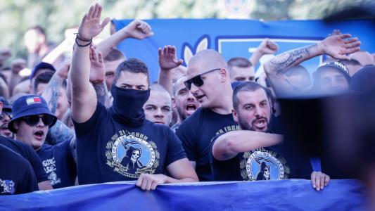 В Босна: Бой между фенове на Левски и полицията, изхвърлиха левскар от стадиона