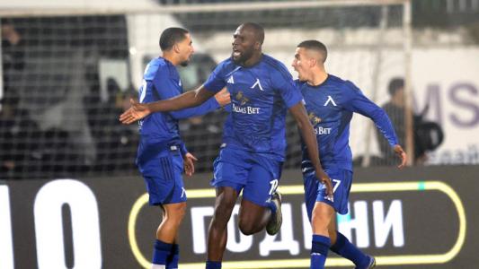 Левски пусна в продажба календарите за 2026 година