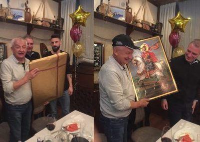 „Черно-белите“ подариха икона на рожденика Крушарски