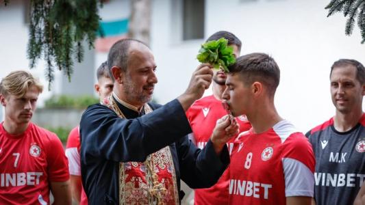 Томаш настоява негов любимец да получи нов договор