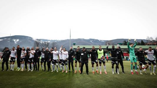 ЦСКА се пошегува с Цветомир Найденов след победата в Бистрица