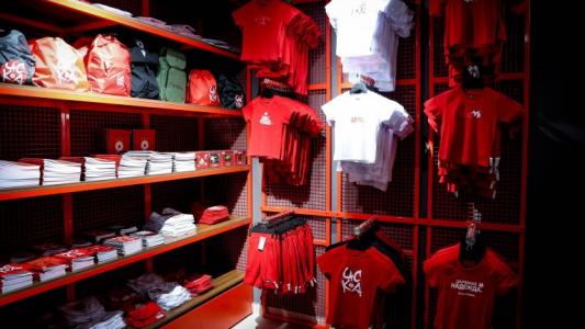 ЦСКА откри новия си клубен магазин - Джони Велинов и Димитър Пенев прерязаха лентата!