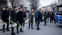 От Левски поднесоха цветя пред паметника на Апостола