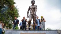 Левски ще поднесе цвеята пред паметника на Гунди