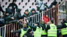Бой на Армията! Фенове на Локо (Пловдив) чупиха и хвърляха седалки 
