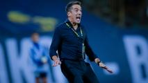 Веласкес залага на фалшива деветка на Лаута