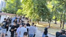 Огромна опашка за билети се вие пред Георги Аспарухов