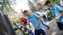 Левски поднесе цветя пред паметника на Георги Аспарухов
