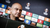 Сон застава до Руи Мота на пресконференцията преди Бетис